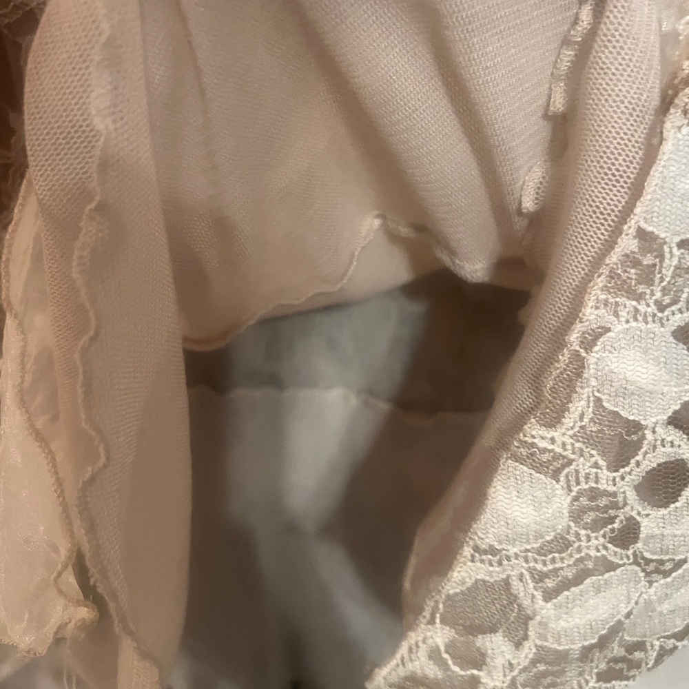 Elegant Cream Lace Women Top - Picture 16 of 16